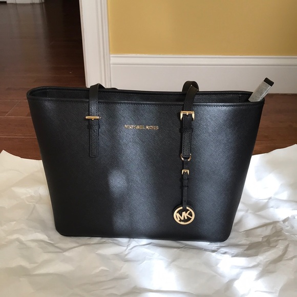 Michael Kors Handbags - Michael Kors Jet Set Tote